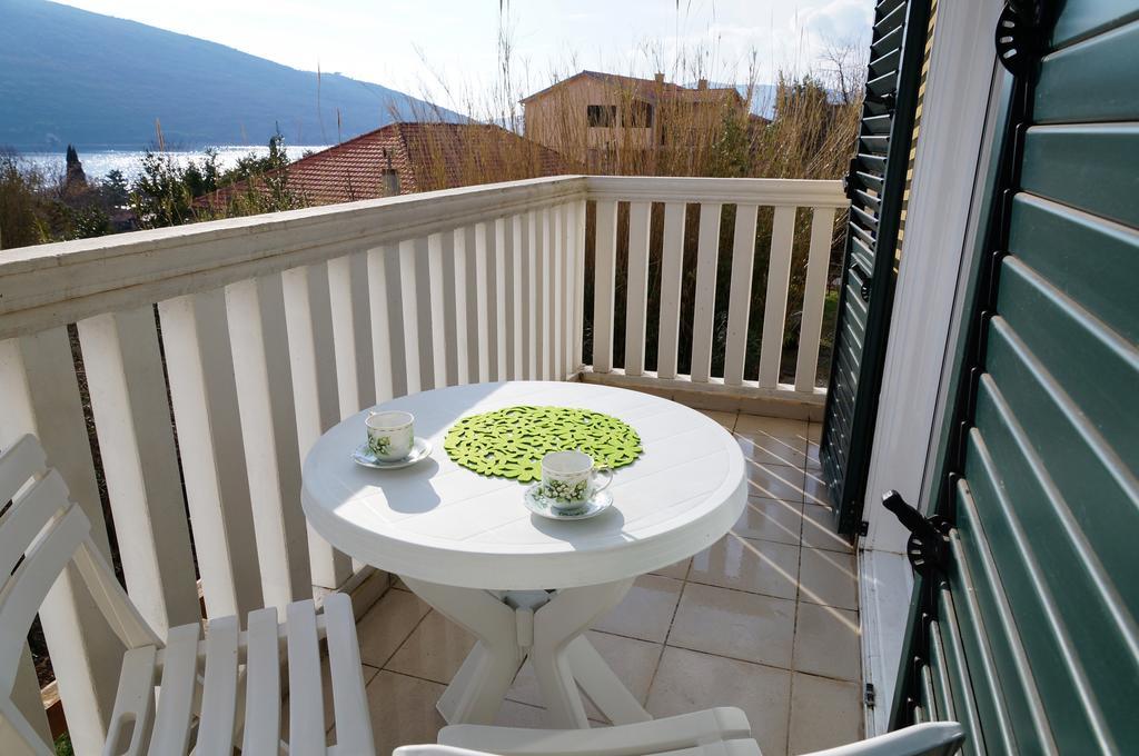 Apartment Begonia Of Kumbor Херцег-Нови Экстерьер фото